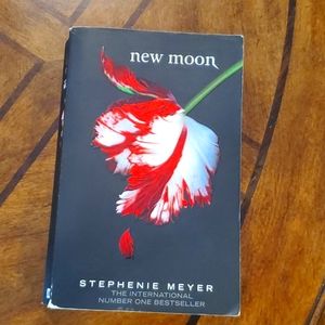 New Moon Twilight Book 2 UK edition